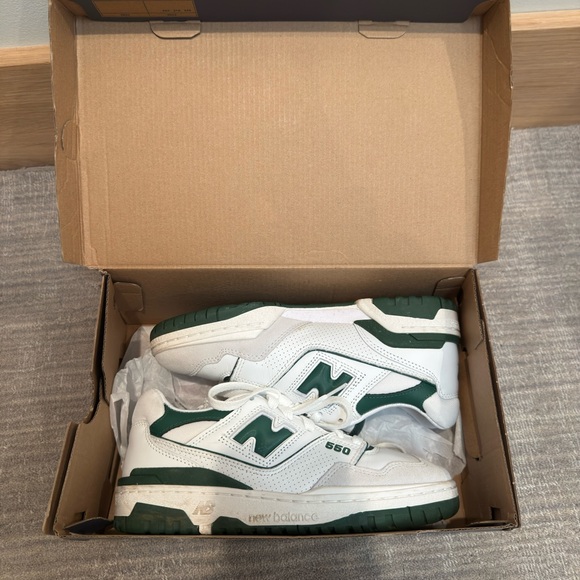 New Balance 550 in white green - Picture 3 of 9